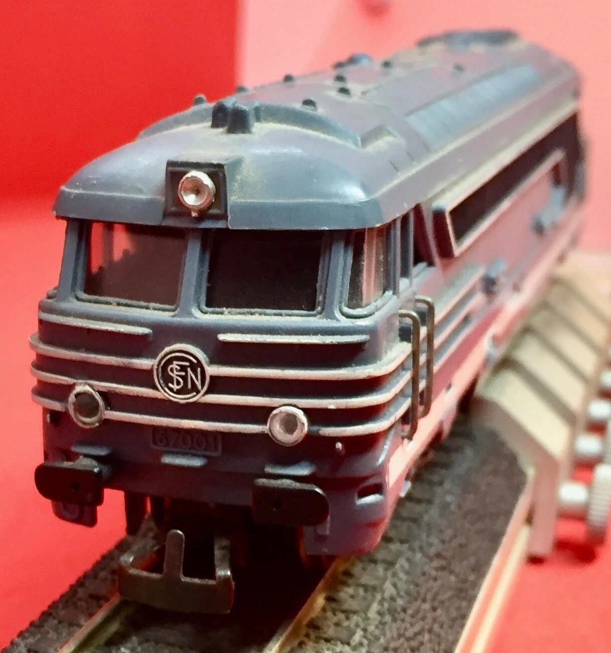 Image de locomotive Diesel BB 67001 SNCF avec fourgon chaudière référence 8412