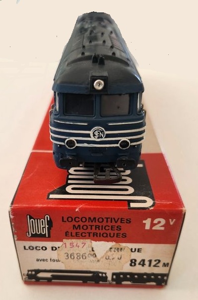 Image de locomotive Diesel BB 67001 SNCF avec fourgon chaudière référence 8412M